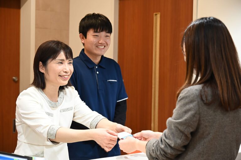 受付で必ず「交通事故」「仕事中のけが」とお知らせください